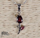 Ciondolo in argento con granato