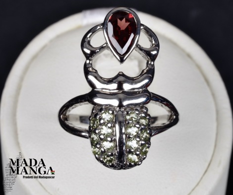 Anello in Argento con granato e peridoti