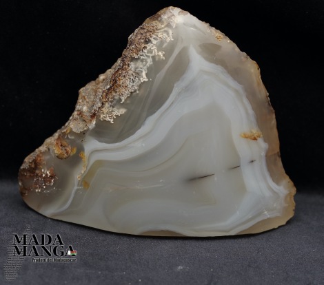 Agata in parte grezza e parte lucidata cm.10,7x8,5H