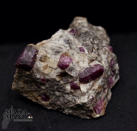 Tormaline rosa su matrice