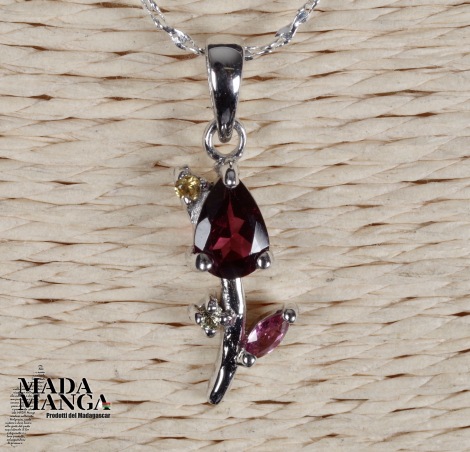 Ciondolo in argento con granato