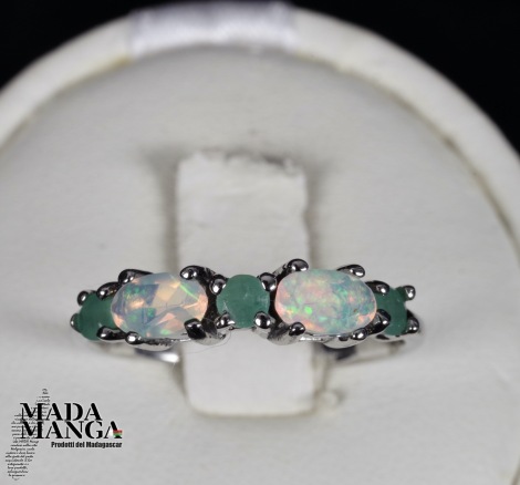 Anello in Argento con opali e smeraldi