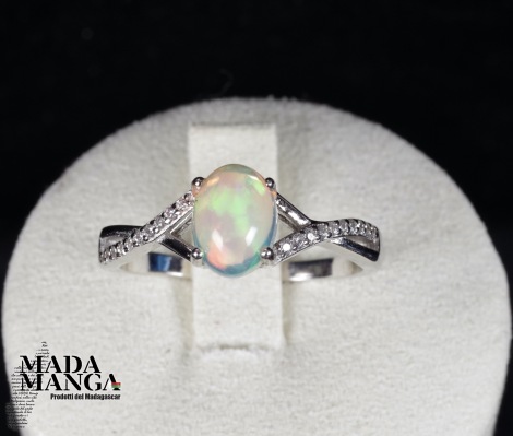 Anello in Argento con Opale