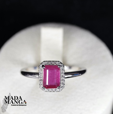 Anello in Argento con Rubino