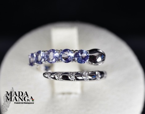 Anello in Argento con Tanzaniti