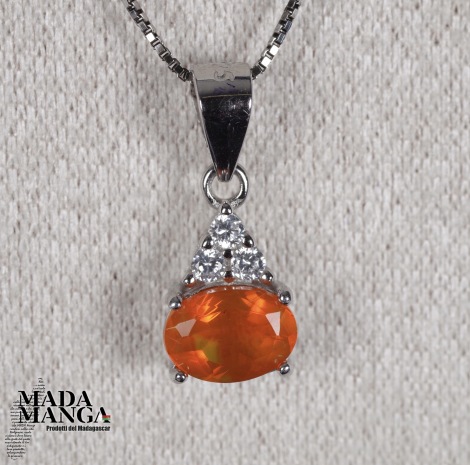 Ciondolo in Argento con Opale arancio