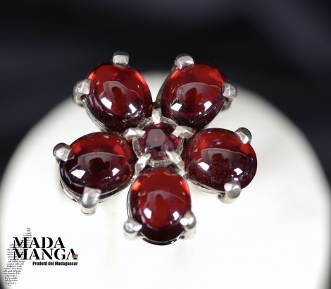 Anello in Argento con granati