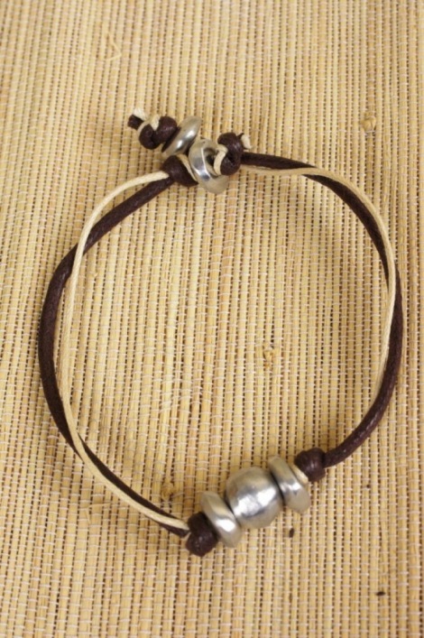 braccialetto con particolari in alluminio