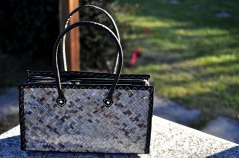 Borsa con decoro in carta intrecciata