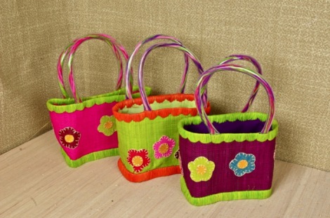 borsa bimba in rafia con decori