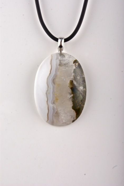 collana con agata con inclusioni