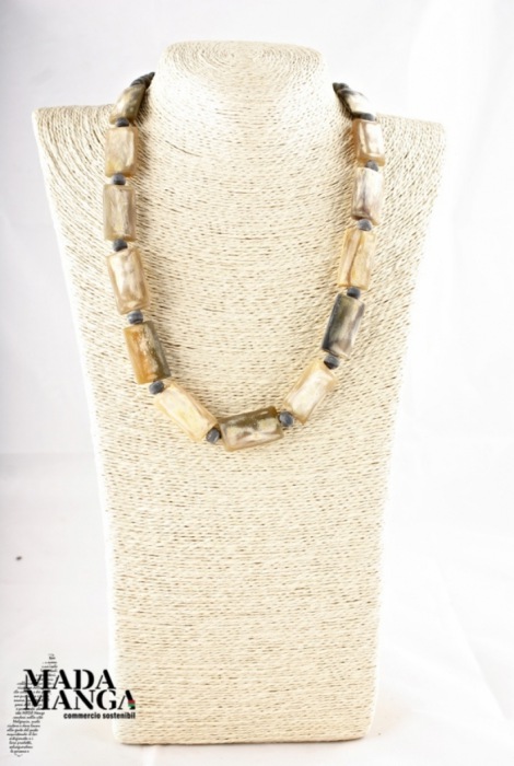 collana in corno satinato