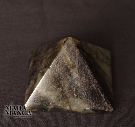 Piramide in Labradorite cm.3,7H
