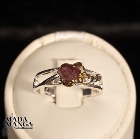 Anello in Argento con Tormalina grezza