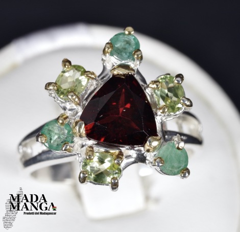 Anello in Argento con Granato