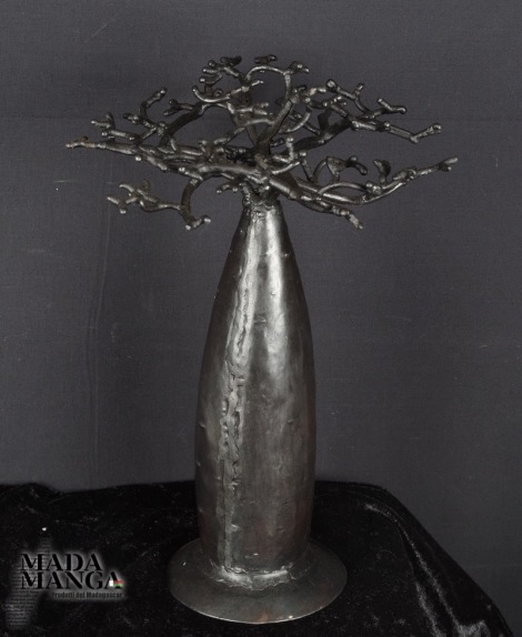 scultura in ferro battuto a forma di baobab cm.28H