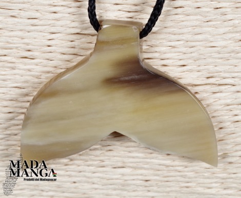 ciondolo in corno a coda di balena