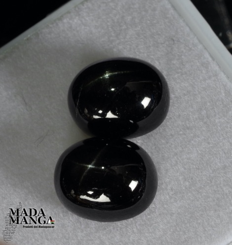 Corindoni neri stellati mm.13x14