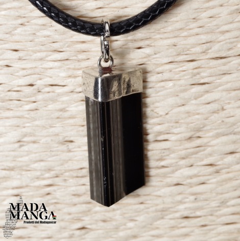 Ciondolo in tormalina nera