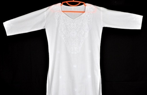 CAMICIONE BIANCO CON RICAMI A MANO