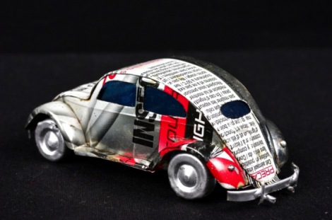 modellino auto in latta